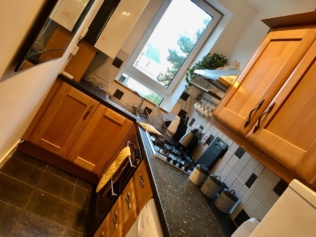 Cosy 2 Bedroom Central Apartment - Free Parking, Free Wifi แอเบอร์ดีน ภายนอก รูปภาพ