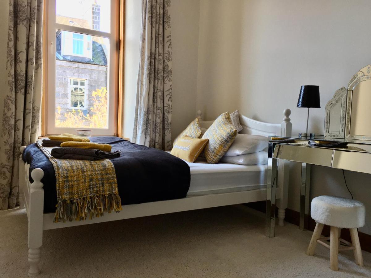 Cosy 2 Bedroom Central Apartment - Free Parking, Free Wifi แอเบอร์ดีน ภายนอก รูปภาพ