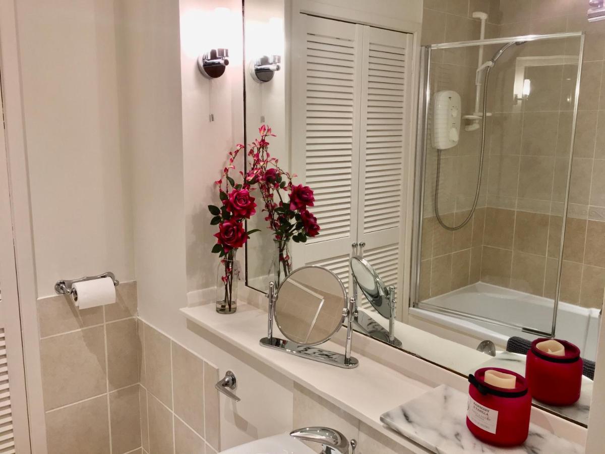 Cosy 2 Bedroom Central Apartment - Free Parking, Free Wifi แอเบอร์ดีน ภายนอก รูปภาพ
