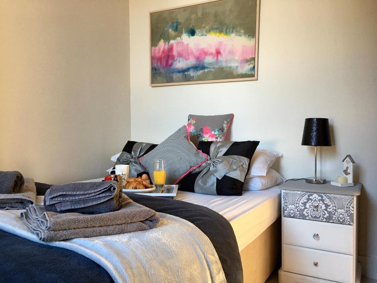 Cosy 2 Bedroom Central Apartment - Free Parking, Free Wifi แอเบอร์ดีน ภายนอก รูปภาพ