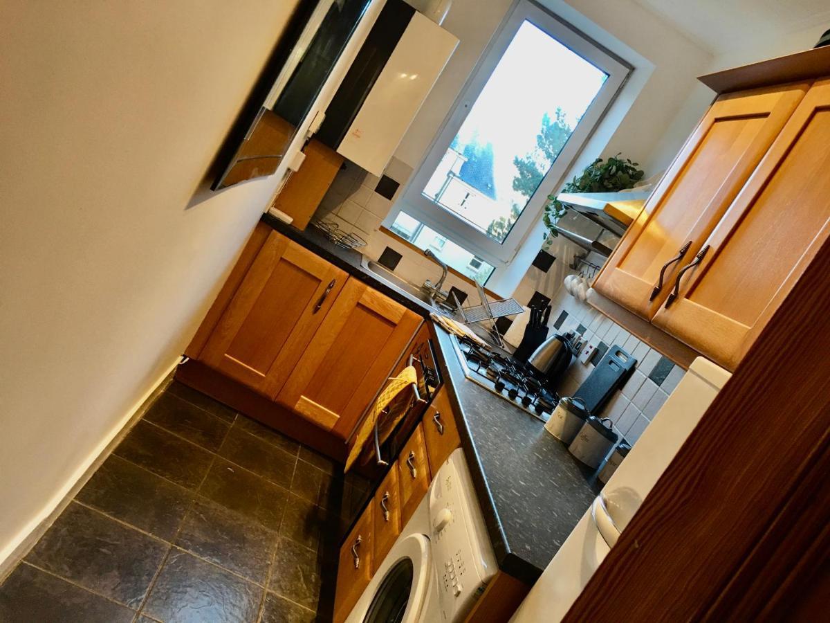 Cosy 2 Bedroom Central Apartment - Free Parking, Free Wifi แอเบอร์ดีน ภายนอก รูปภาพ
